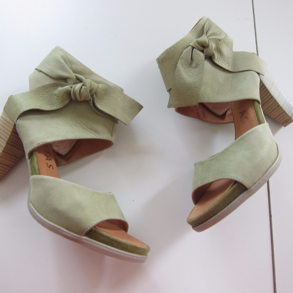 Hispanitas Green Leather suede heels beautiful cone heel wedding date shoes - Picture 4 of 10